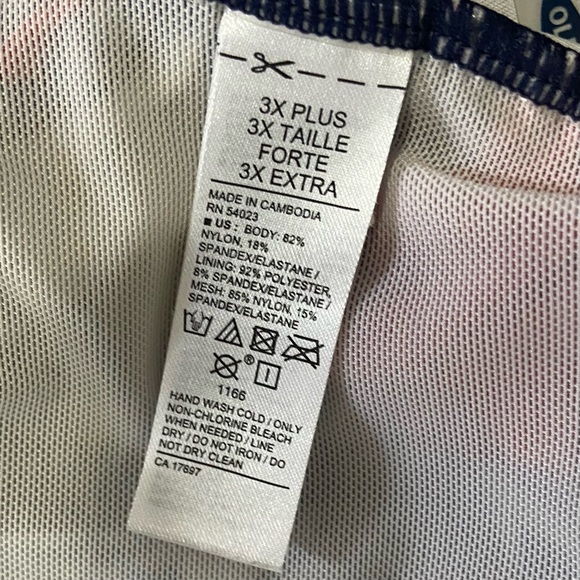 Old navy women blue floral one piece, lined bathing suit. Size 3X Plus. Used. - Picture 7 of 13